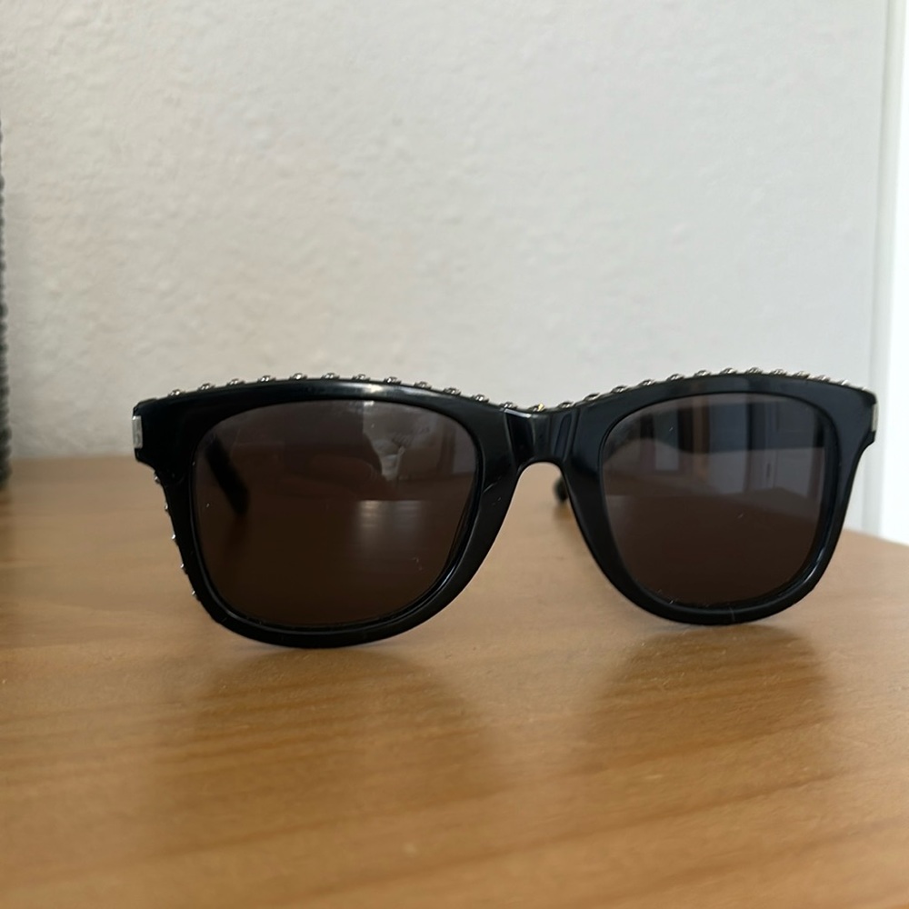 Saint Laurent studded sunglasses black with case